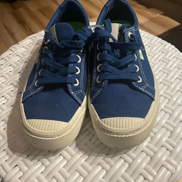 Pantone Blue Sneakers Womens Size 7 - Picture 4 of 10